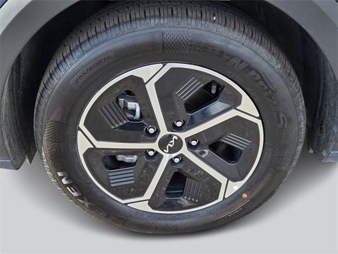 Used 2025 Kia Niro EX image 8