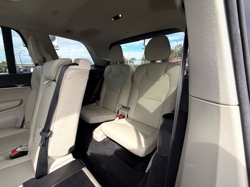 Used 2016 Volvo XC90 T6 Momentum image 10