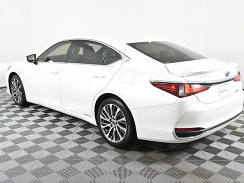 Used 2019 Lexus ES 300h image 8
