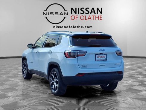 Used 2025 Jeep Compass Limited AWD/4WD image 3