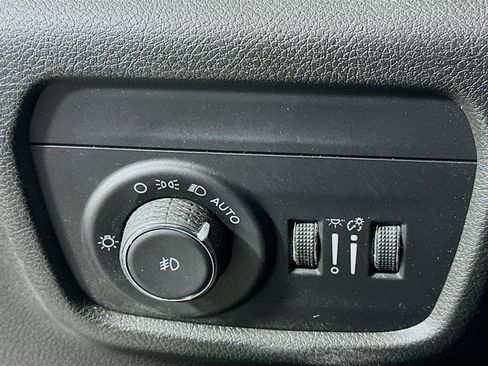 Used 2023 Jeep Grand Cherokee L Limited image 17