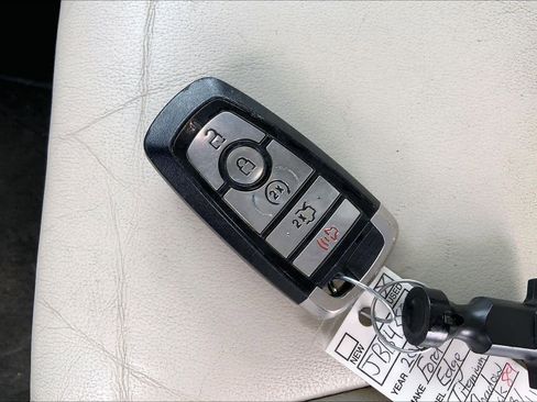 Used 2018 Ford Edge Titanium w/ Technology Package image 15