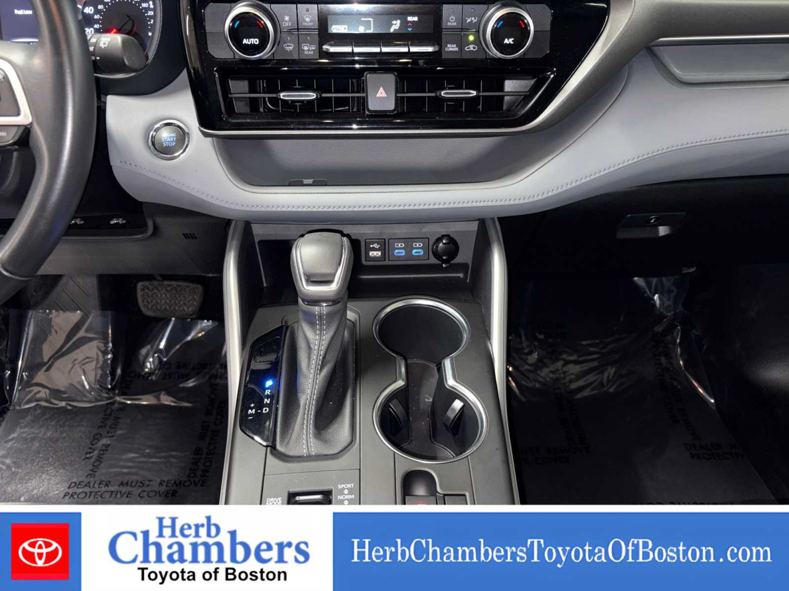 Used 2022 Toyota Highlander LE AWD/4WD image 15