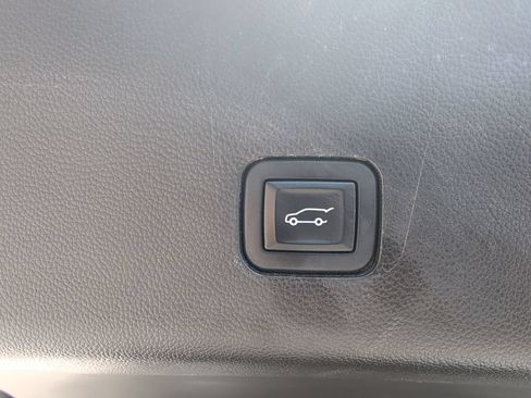 Used 2018 Chevrolet Traverse Premier AWD/4WD image 11