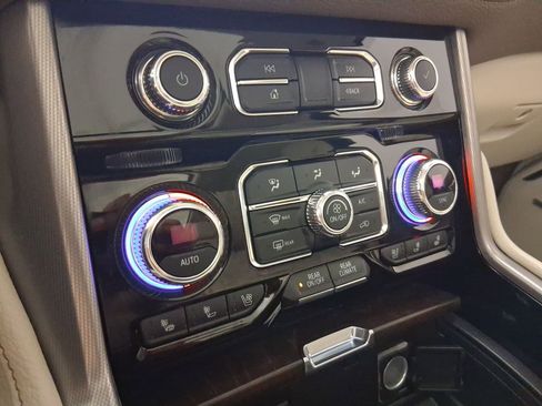 Used 2021 GMC Yukon XL Denali w/ Denali Premium Package image 27