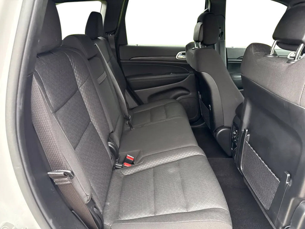Used 2020 Jeep Grand Cherokee Laredo w/ Security & Convenience Group AWD/4WD image 29