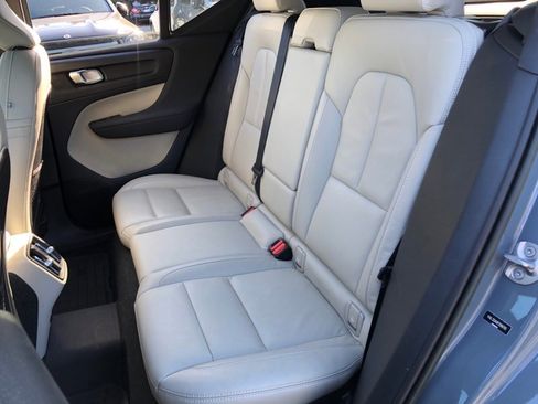 Used 2023 Volvo XC40 B5 Ultimate w/ Protection Package Premier image 35