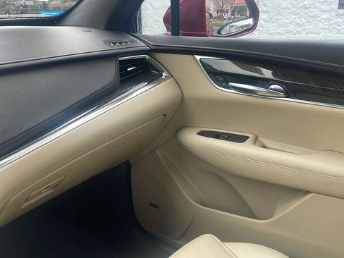 Used 2019 Cadillac XT5 AWD image 19