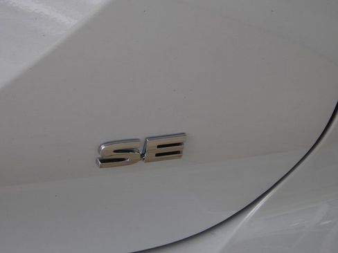 New 2026 Mitsubishi Outlander SE image 9