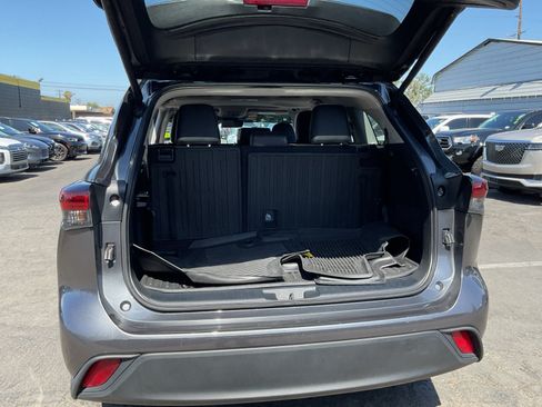Used 2024 Toyota Highlander XLE FWD image 25