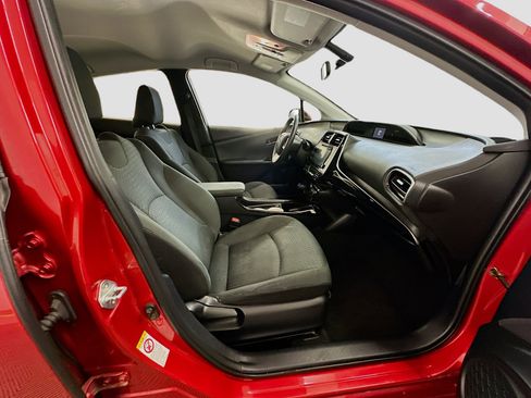 Used 2016 Toyota Prius Three image 31