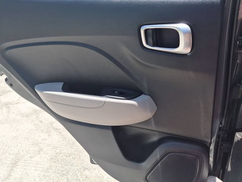 Used 2025 Hyundai Venue SEL FWD image 26