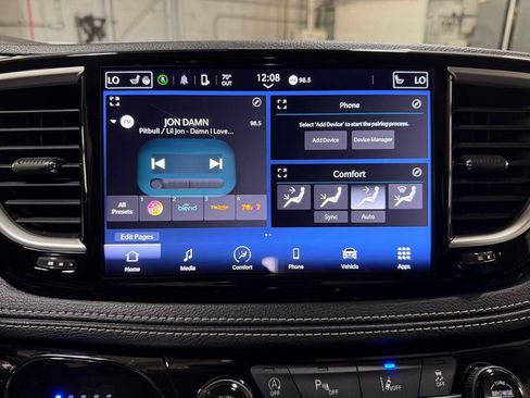 Certified 2023 Chrysler Pacifica Touring-L AWD/4WD image 9