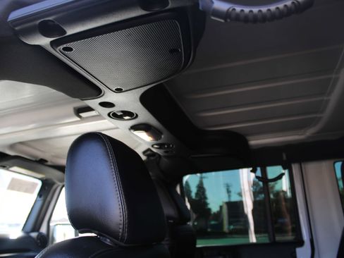 Used 2017 Jeep Wrangler Unlimited Sahara image 13