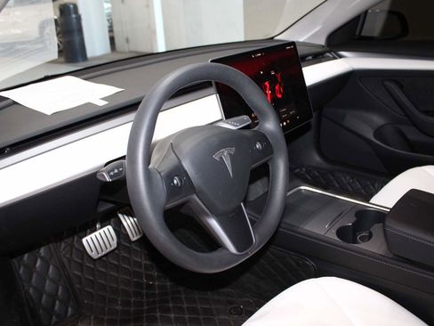 Used 2023 Tesla Model 3 Performance image 9