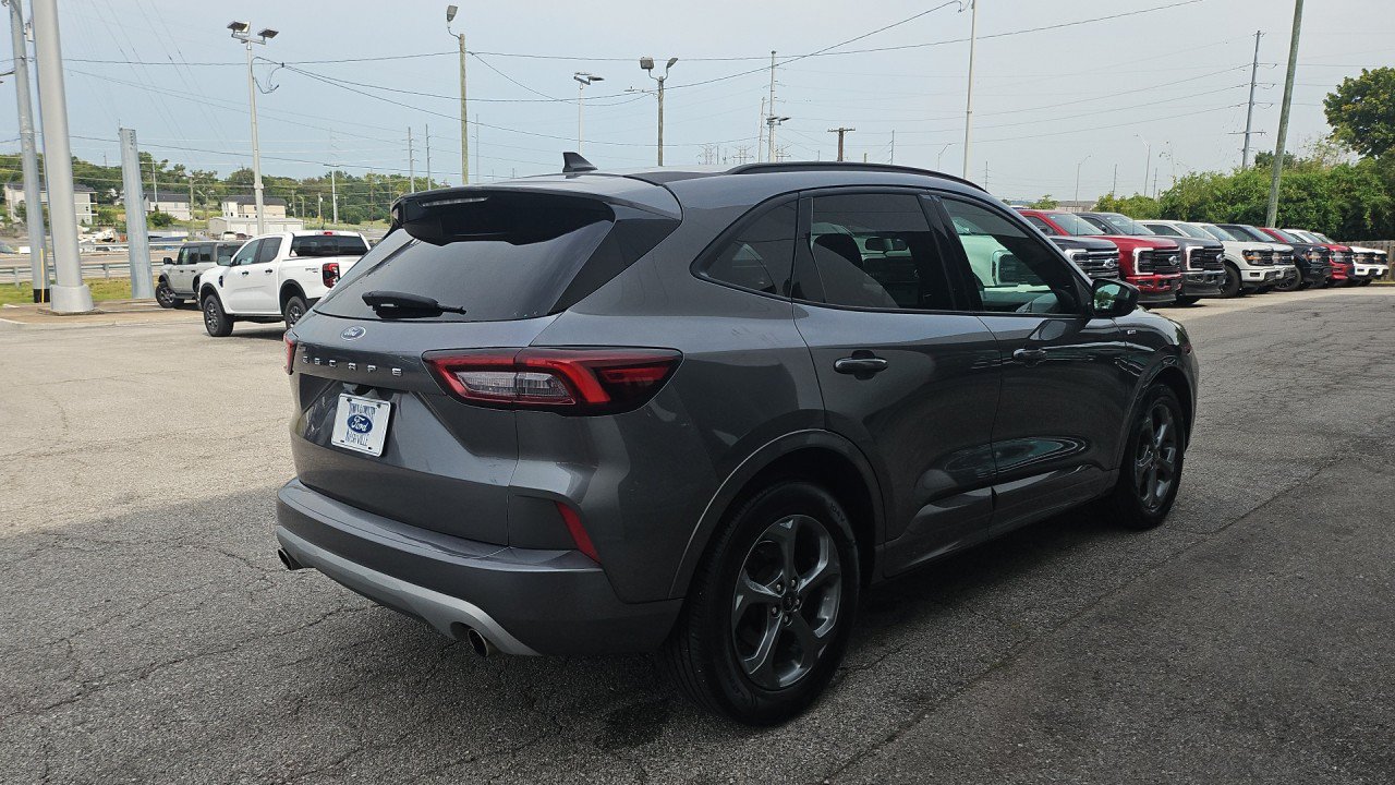 Used 2023 Ford Escape ST-Line FWD image 5