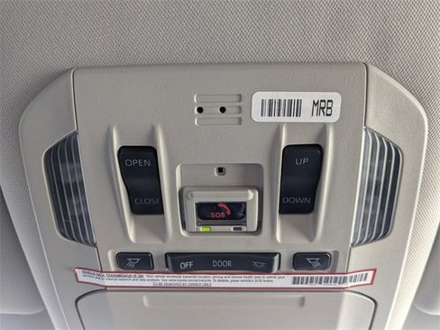 Used 2020 Toyota Highlander XLE image 26