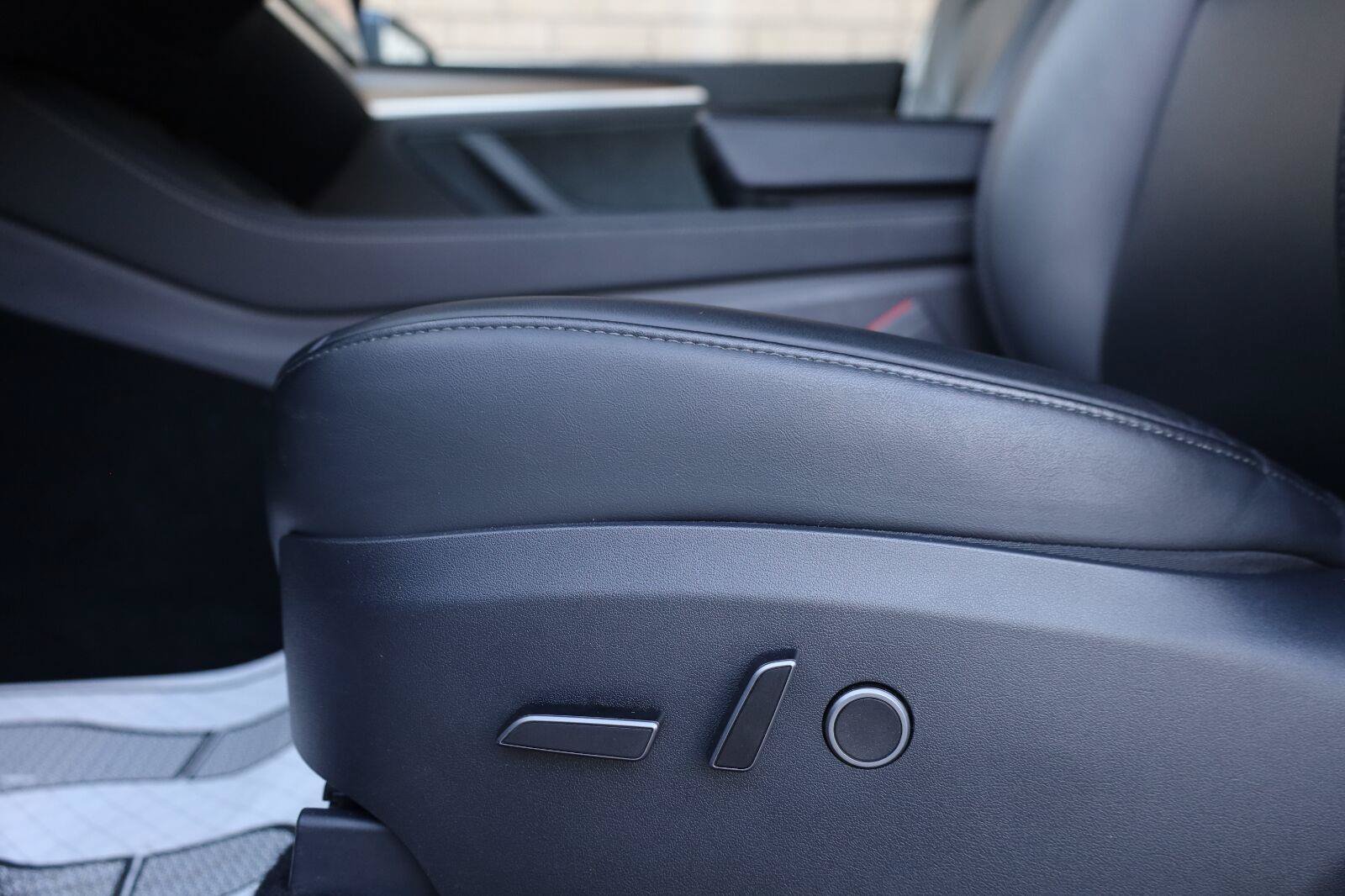 Used 2023 Tesla Model Y Long Range AWD/4WD image 19