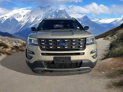 Used 2017 Ford Explorer XLT w/ Equipment Group 202A image 8