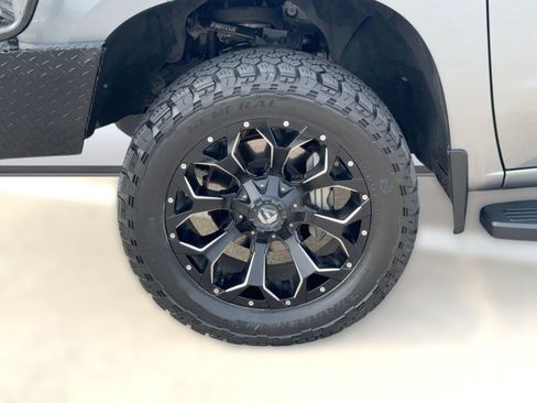 Used 2019 Chevrolet Silverado 1500 High Country w/ Technology Package image 12