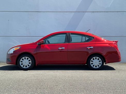 Used 2015 Nissan Versa SV FWD image 4
