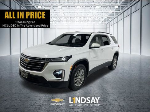 Used 2023 Chevrolet Traverse LT w/ Rear Camera Mirror Package AWD/4WD image 1
