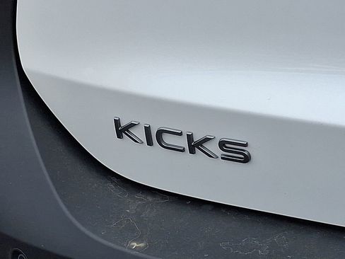 Used 2025 Nissan Kicks SR image 15