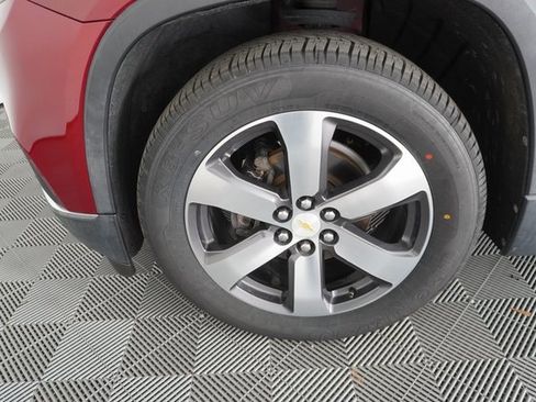 Used 2018 Chevrolet Traverse LT image 17