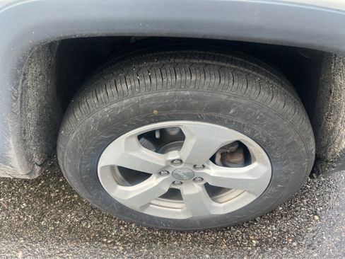 Used 2019 Jeep Compass Latitude w/ Cold Weather Group image 28