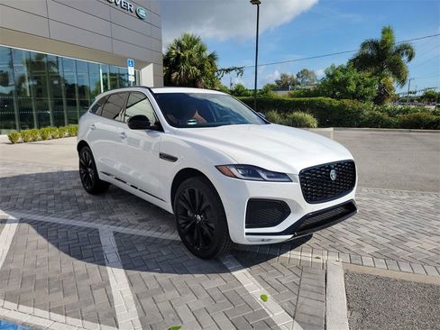Used 2026 Jaguar F-PACE R-Dynamic S image 7
