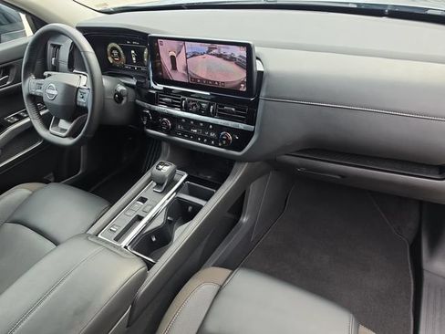 Certified 2026 Nissan Pathfinder SL FWD image 12