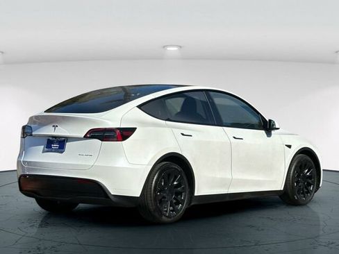 Used 2024 Tesla Model Y Long Range image 6