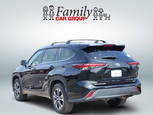 Certified 2025 Toyota Highlander XLE image 3