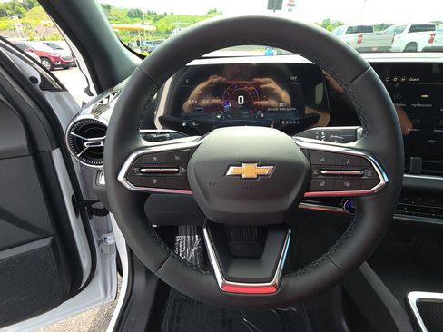 New 2026 Chevrolet Equinox LT w/ Convenience Package II FWD image 17