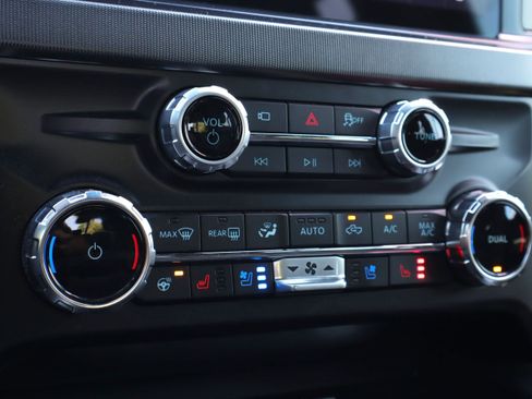 Used 2025 Ford F250 Platinum image 17