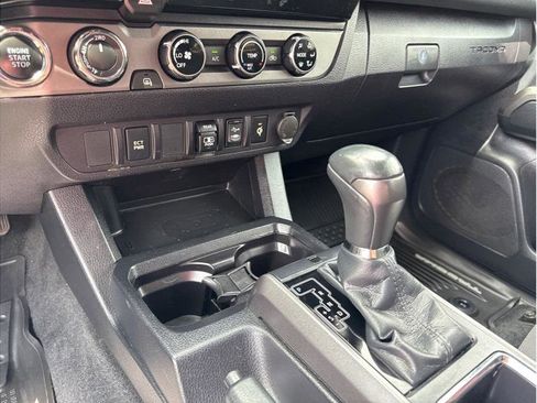 Used 2018 Toyota Tacoma TRD Sport image 27