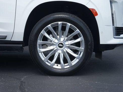 Used 2024 Cadillac Escalade ESV Premium Luxury w/ Performance Package AWD/4WD image 4