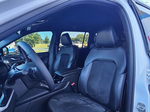 Used 2023 Jeep Grand Cherokee L Laredo AWD/4WD image 22
