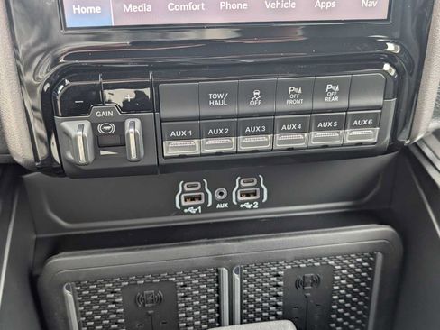 New 2026 RAM 3500 Big Horn AWD/4WD image 24