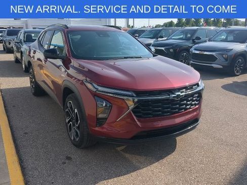 Certified 2025 Chevrolet Trax RS w/ Sunroof Package FWD image 8