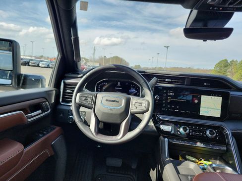 Certified 2025 GMC Sierra 2500 Denali Ultimate image 19