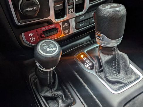 Used 2024 Jeep Wrangler Unlimited Rubicon 4xe w/ Technology Group AWD/4WD image 26