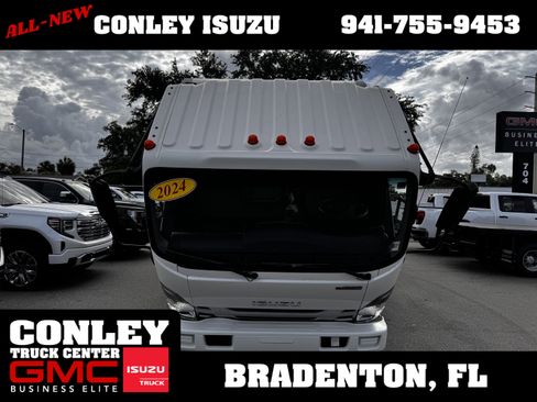Used 2024 Isuzu NPR RWD image 11