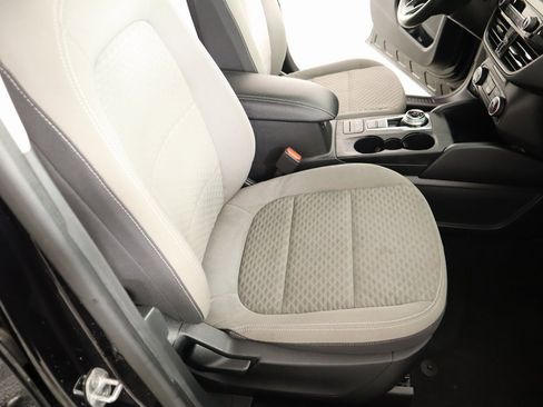 Used 2021 Ford Escape SE image 12