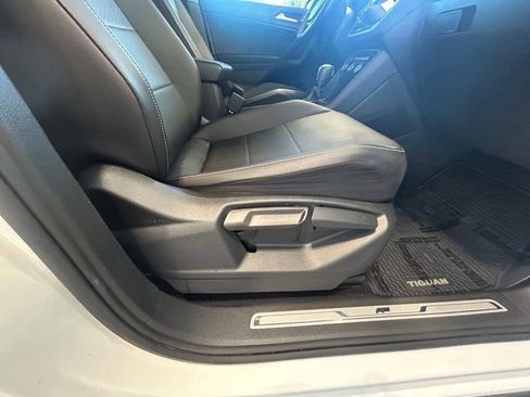 Used 2021 Volkswagen Tiguan SE R-Line image 24