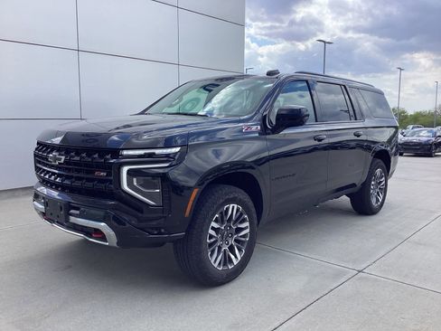 Used 2025 Chevrolet Suburban Z71 AWD/4WD image 1