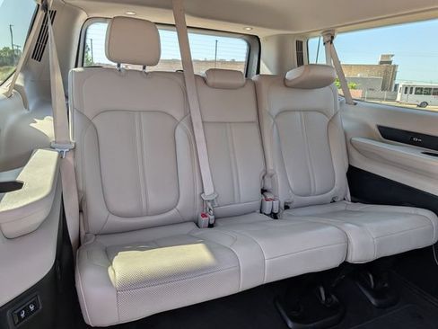 Used 2024 Jeep Wagoneer L Series III AWD/4WD image 27