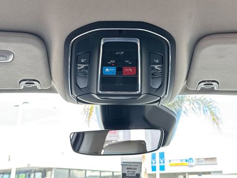 Certified 2024 Jeep Wagoneer L Series II w/ Flexible Seating Group image 24