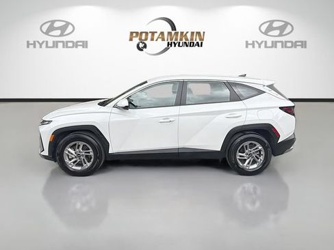 Certified 2025 Hyundai Tucson SE FWD image 8