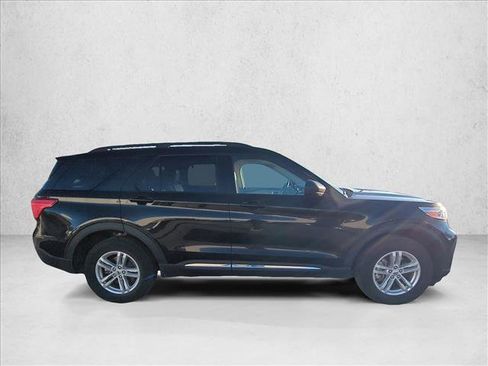 Used 2024 Ford Explorer XLT w/ Equipment Group 202A image 4